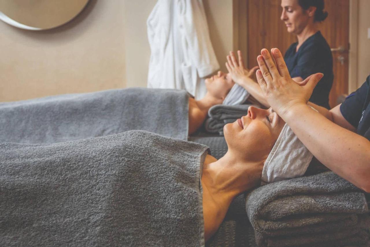 Spacious Primrose Lodge For 6 With Hot Tub At A Spa Resort Chudleigh Екстер'єр фото