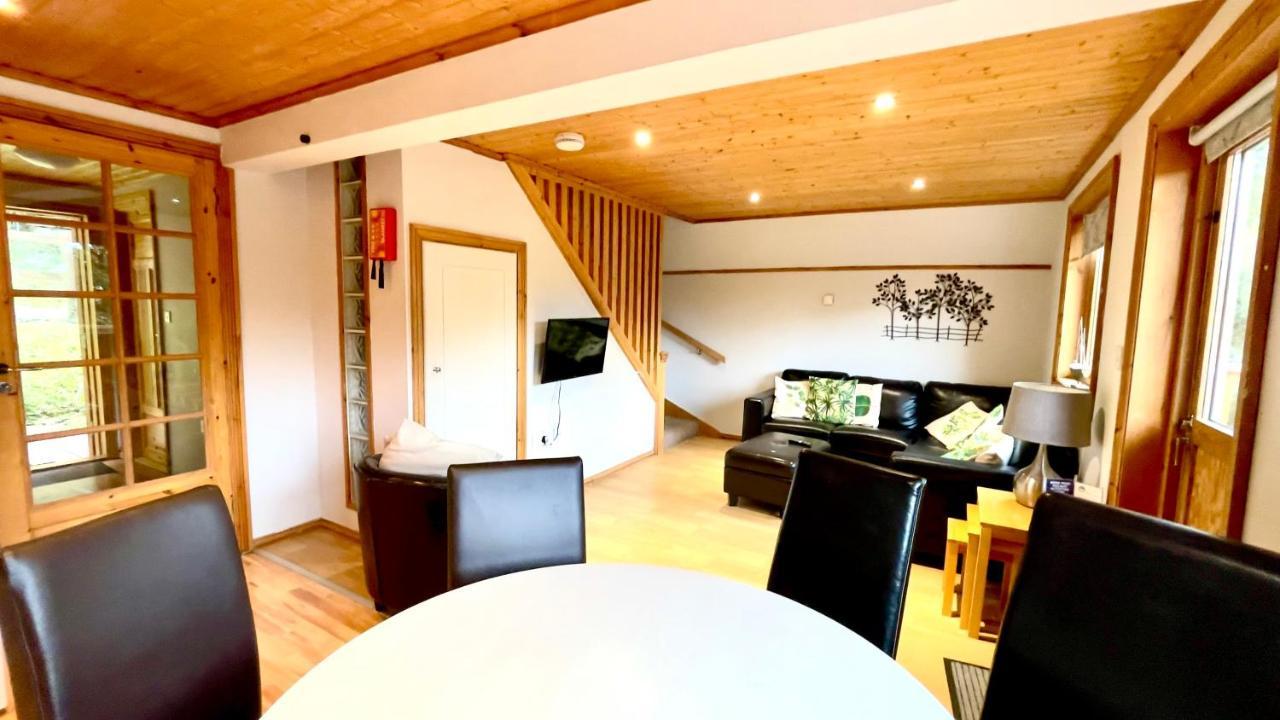 Spacious Primrose Lodge For 6 With Hot Tub At A Spa Resort Chudleigh Екстер'єр фото