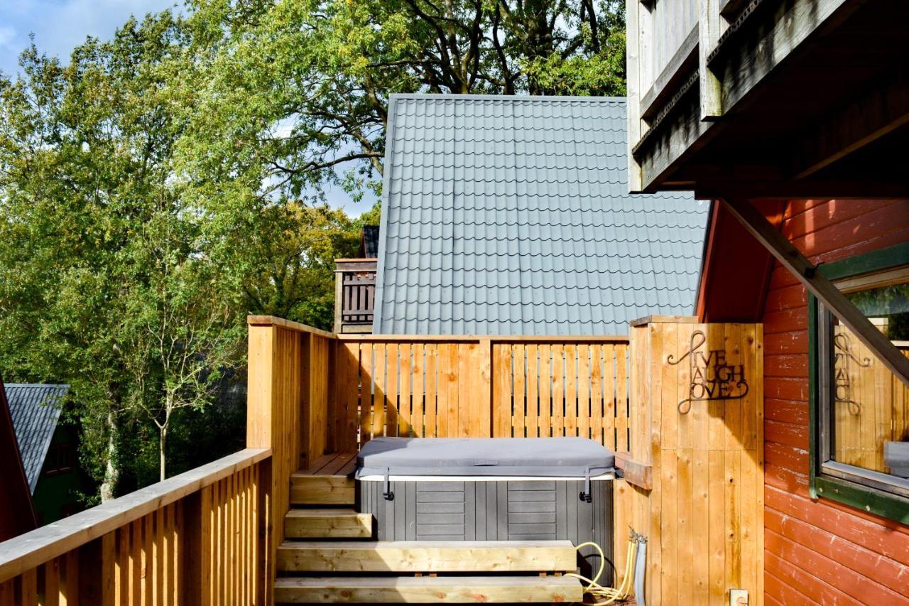 Spacious Primrose Lodge For 6 With Hot Tub At A Spa Resort Chudleigh Екстер'єр фото