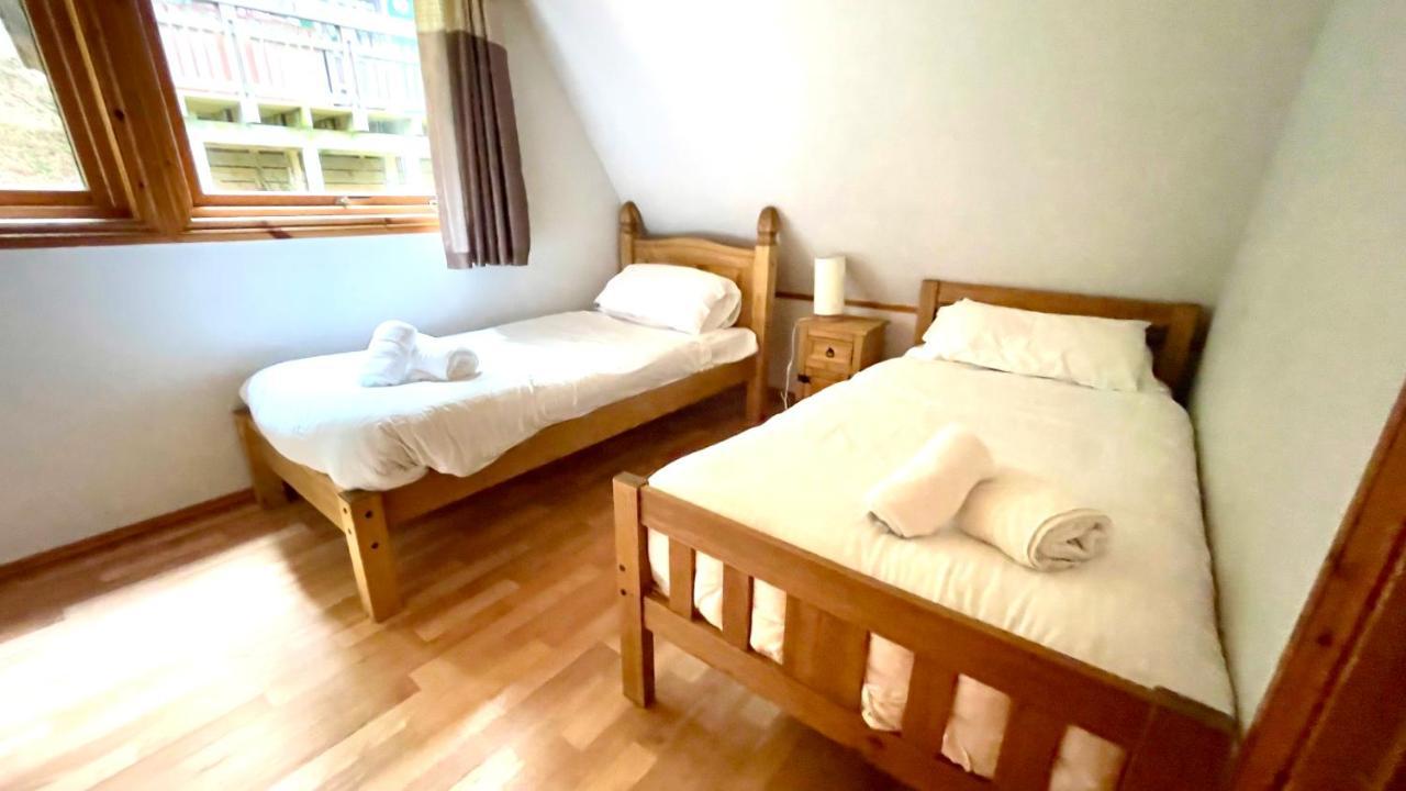 Spacious Primrose Lodge For 6 With Hot Tub At A Spa Resort Chudleigh Екстер'єр фото