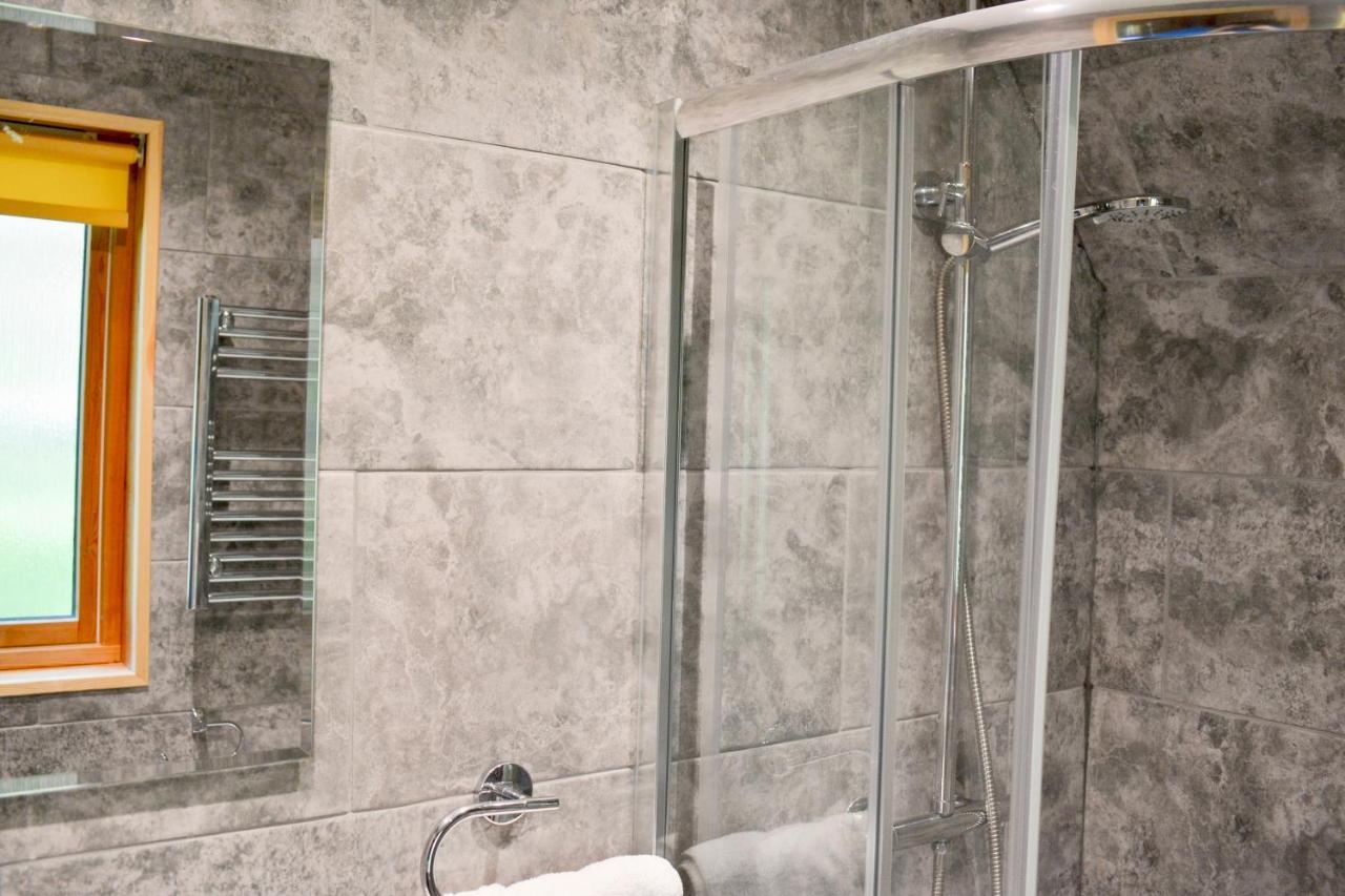 Spacious Primrose Lodge For 6 With Hot Tub At A Spa Resort Chudleigh Екстер'єр фото