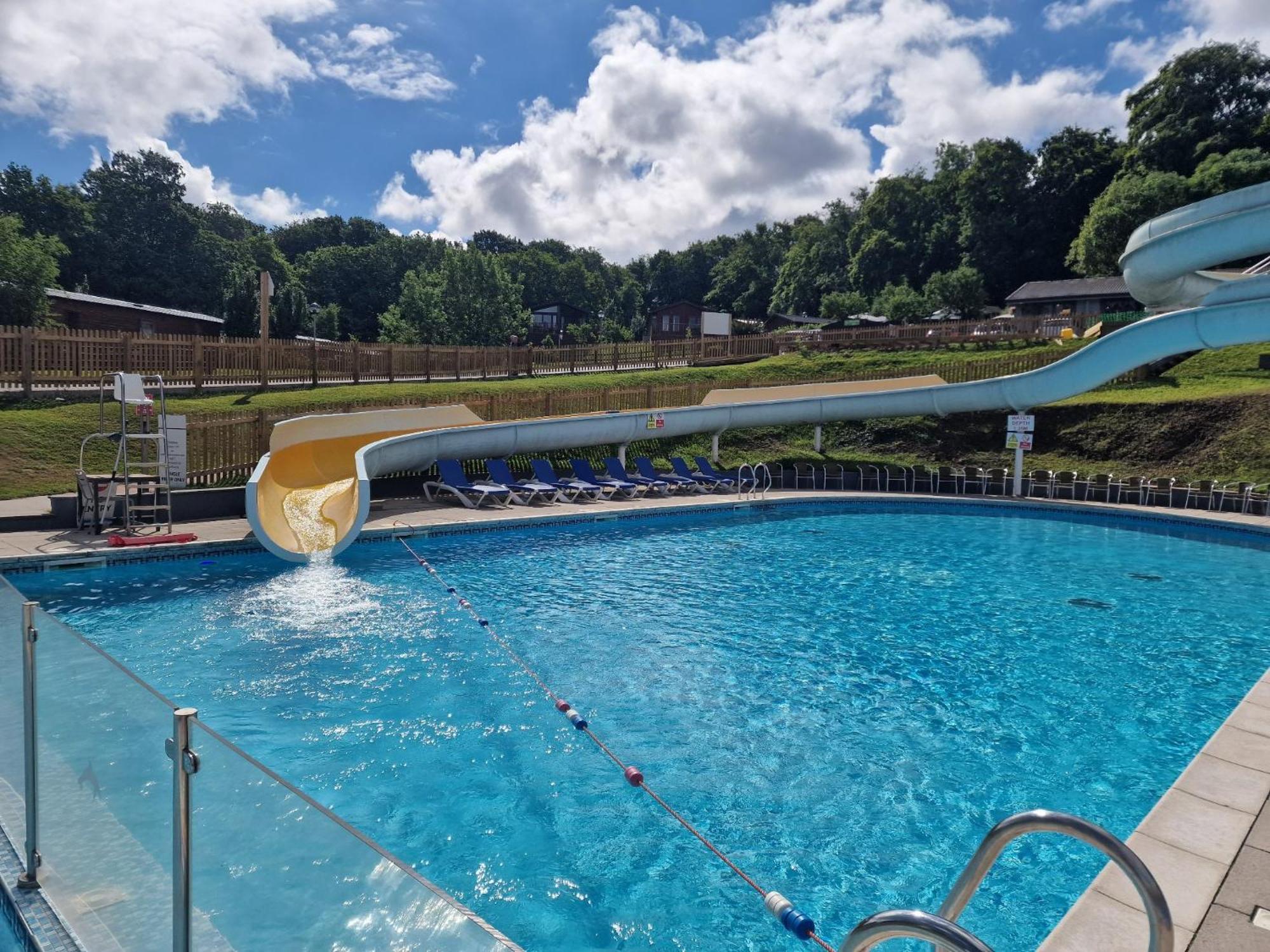 Spacious Primrose Lodge For 6 With Hot Tub At A Spa Resort Chudleigh Екстер'єр фото