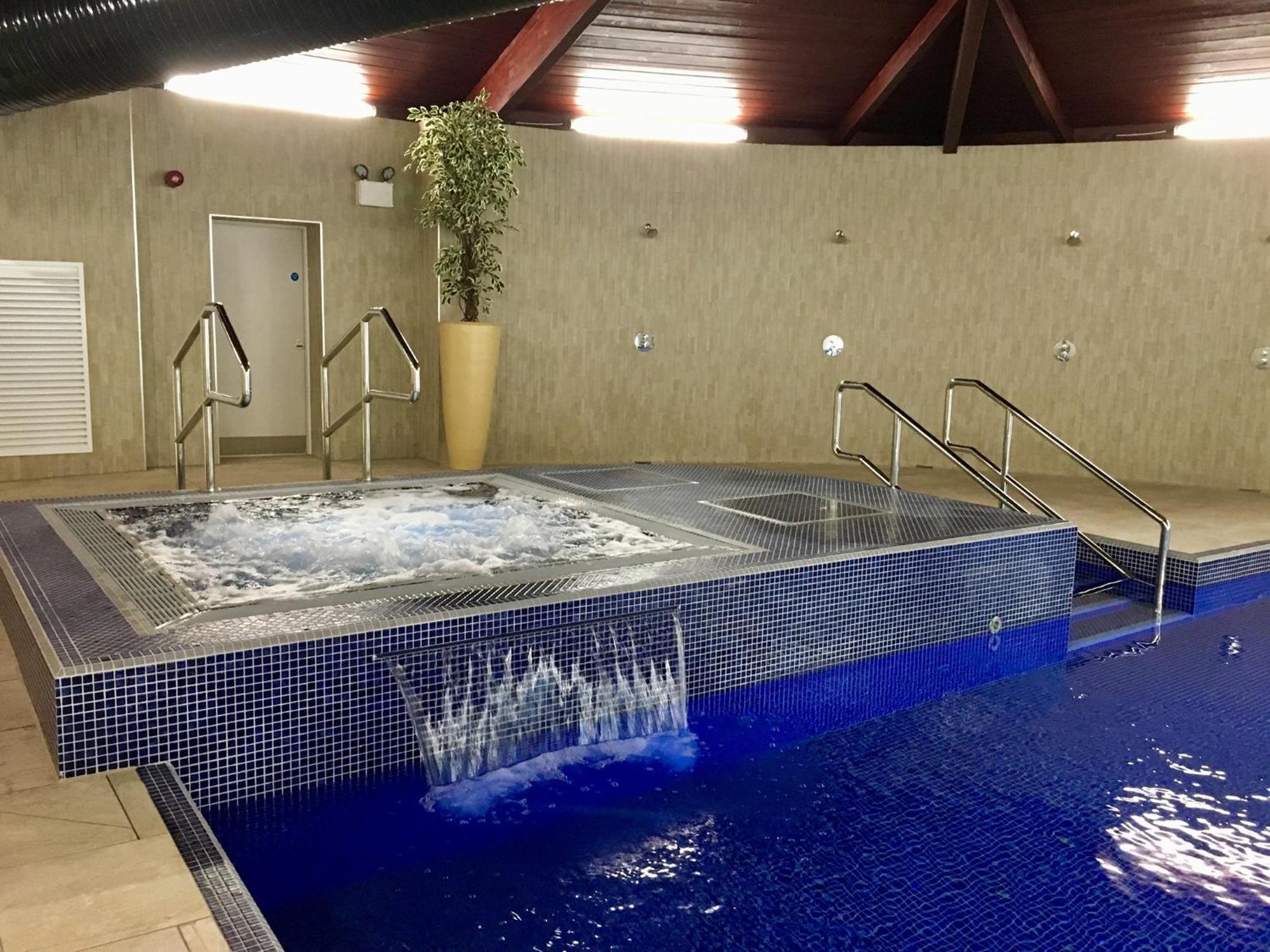 Spacious Primrose Lodge For 6 With Hot Tub At A Spa Resort Chudleigh Екстер'єр фото